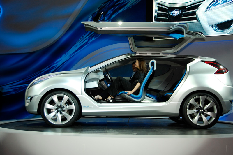 Illustration for article titled Hyundai Nuvis Concept: Hybrid Blue Drive Gives It Wings